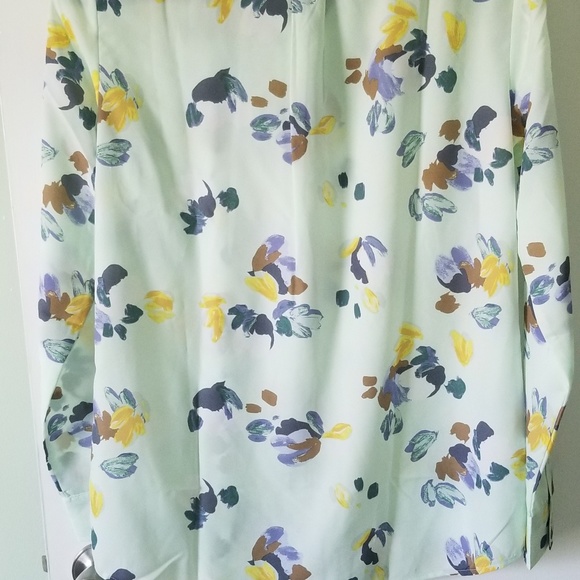 Banana Republic blouse, size medium, brand new wit - Picture 5 of 5